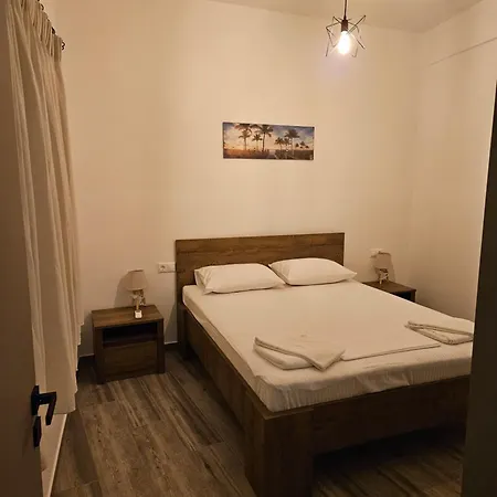 Denys & Kelly アパート