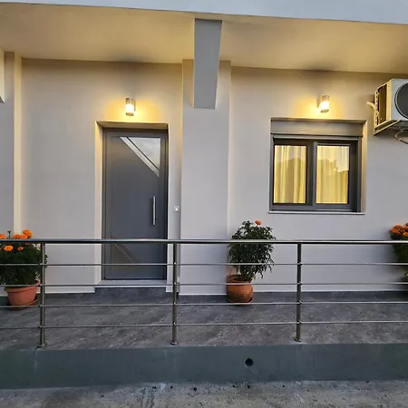 Denys & Kelly アパート