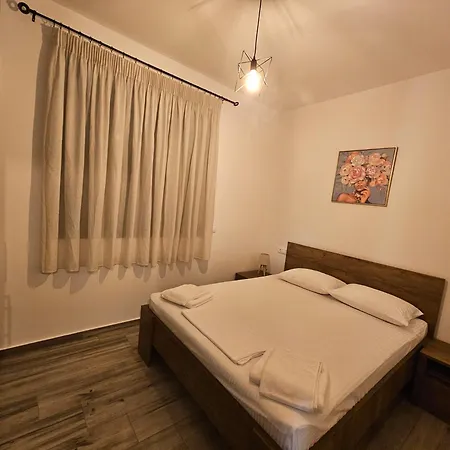 Denys & Kelly アパート